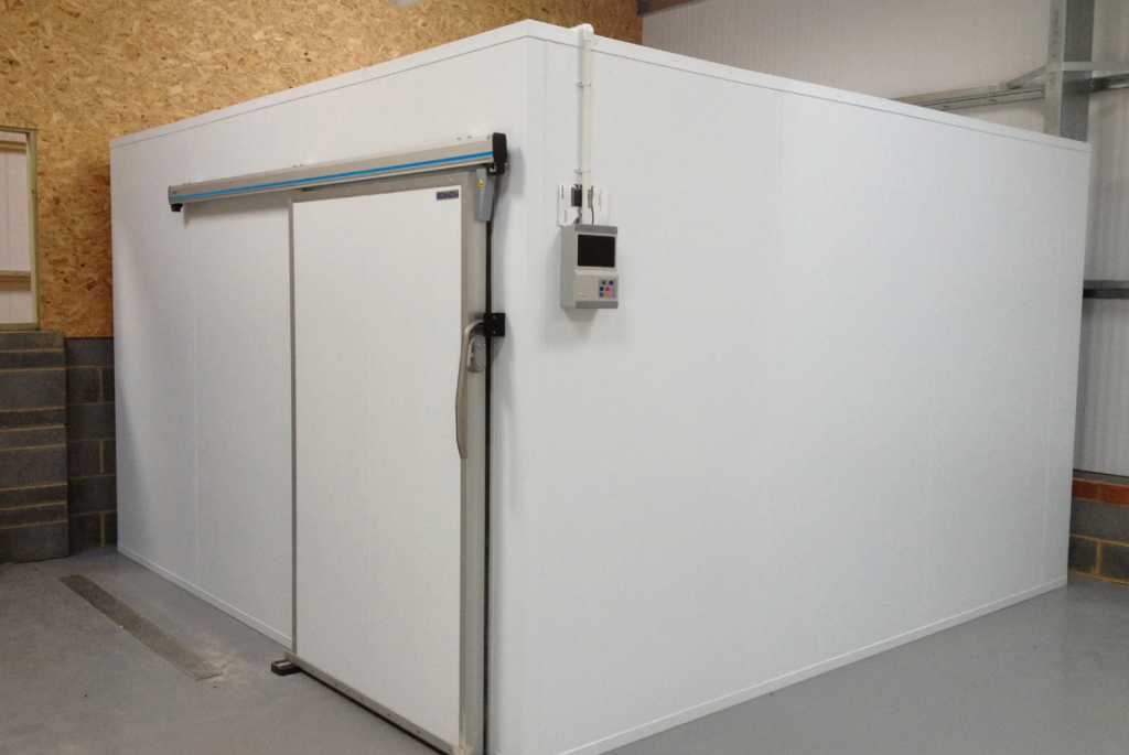 Небольшая холодильная камера