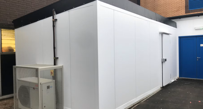 Небольшая холодильная камера