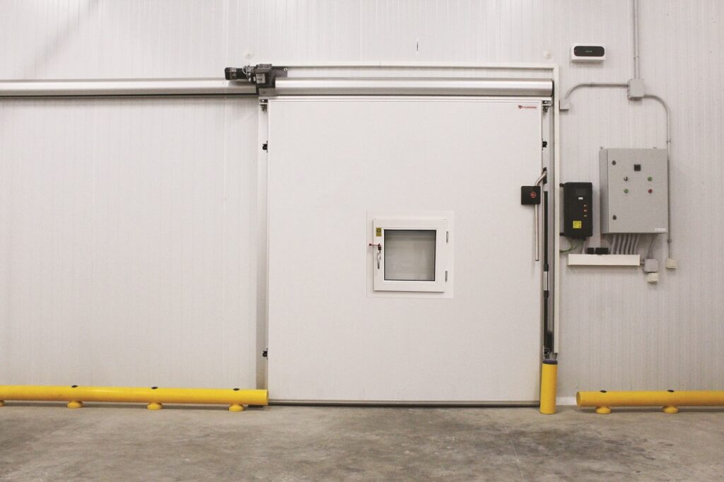 Откатные холодильные двери