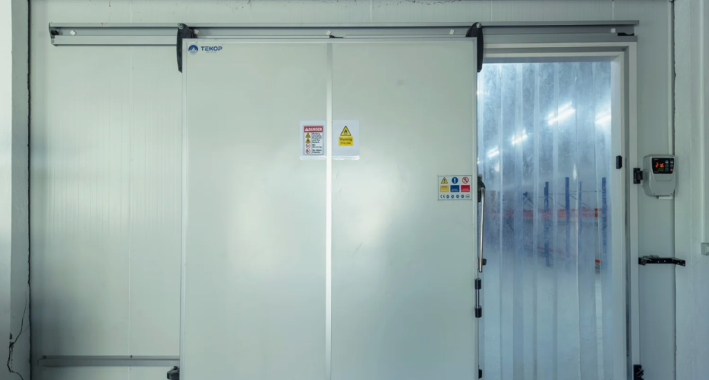 Откатные холодильные двери